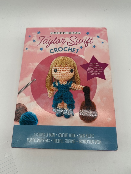 Quarto Publishing Other - Unofficial Taylor Swift Crochet Amigurumi Doll & Guitar Kit